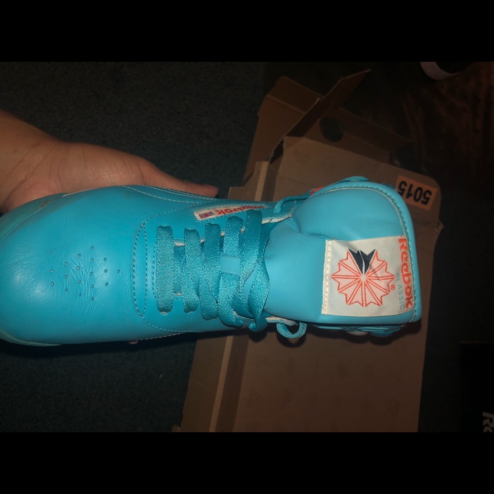 Bright blue Reebok sneakers - Picture 2 of 3